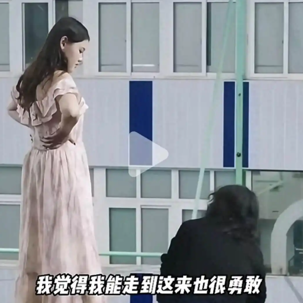 亲情绑架，从来都换不来真心和解！一句“我觉得你会不要我”，张家齐母女再度冲上热搜。节目里妈妈落泪示弱