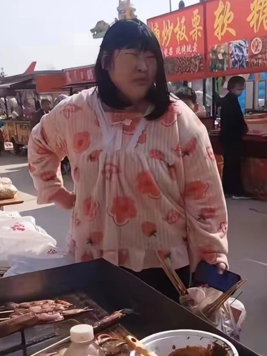 大衣哥朱之文的女婿真是挖到宝！朱雪梅婚后大变样，打扮之后颜值大变以前看朱雪梅，总