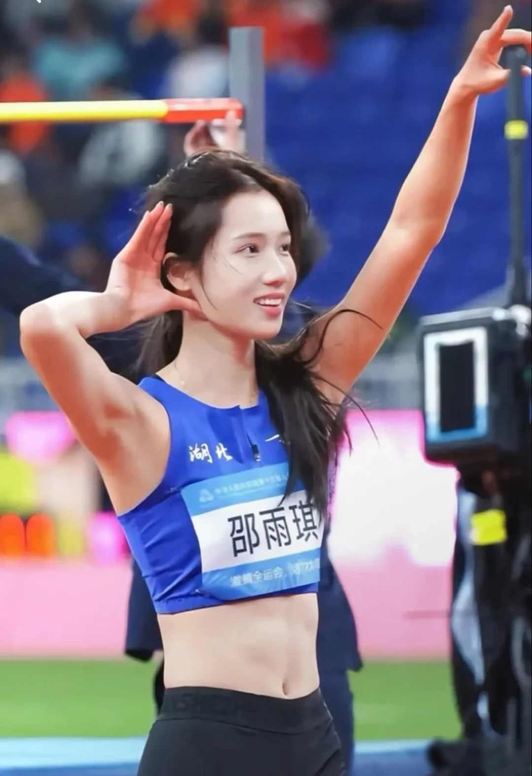 我很好奇。是什么样的家庭？能教育出邵雨琪这样的女人，刚去扒了一下她的家庭背景，结