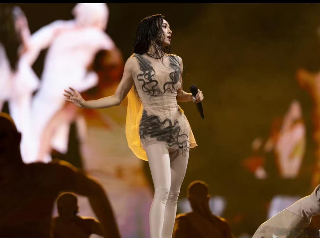 内娱敢玩的姐，永远是蔡依林刷到蔡依林演唱会被举报的瓜，我真的笑不活了。一条