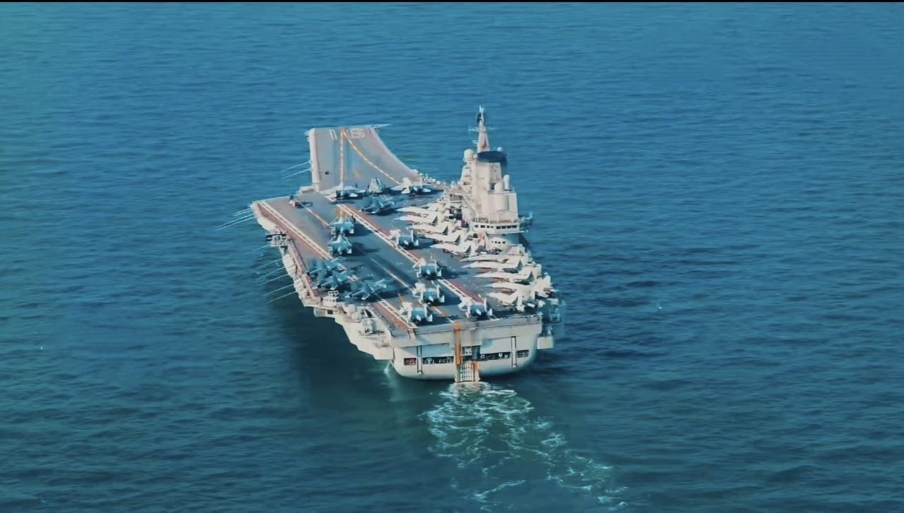 哎我去，太帅了！辽宁舰跟日本自卫队飞机对峙之后，直接北上直奔日本岛方向，并且进行