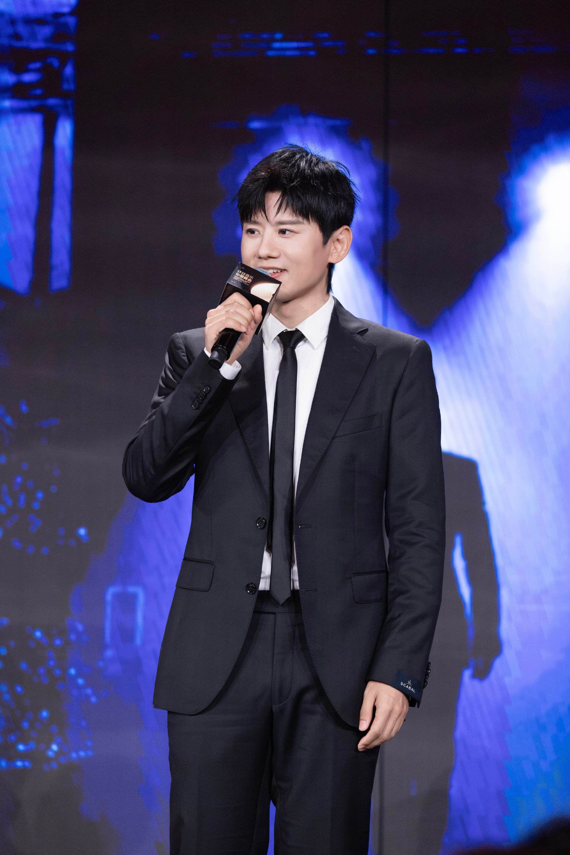 1.👖综艺《无名之辈》6月录制拟邀嘉宾：黄晓明、董子健、关晓彤、尹正、张新成
