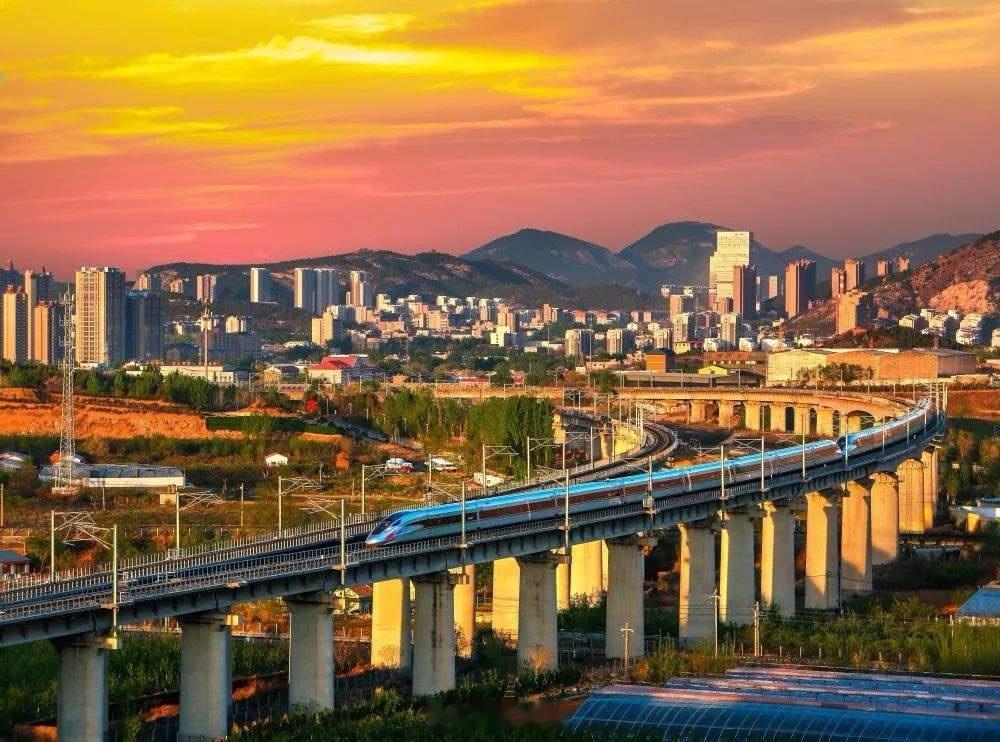 铁路公路股净利润十二强1.京沪高铁，2025中报净利润63.16亿元；2.大秦铁