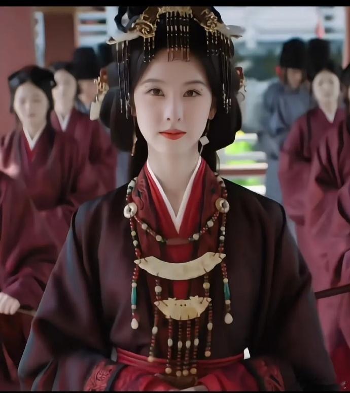 莫离其实比翘楚更怕扑，因为莫离是一番大女主，而翘楚是平番女主，已经在不败之地了。