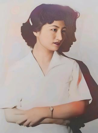 1949年，国民党美女特工张春莲，为了保命，隐姓埋名嫁给农民，30年生下8个孩子