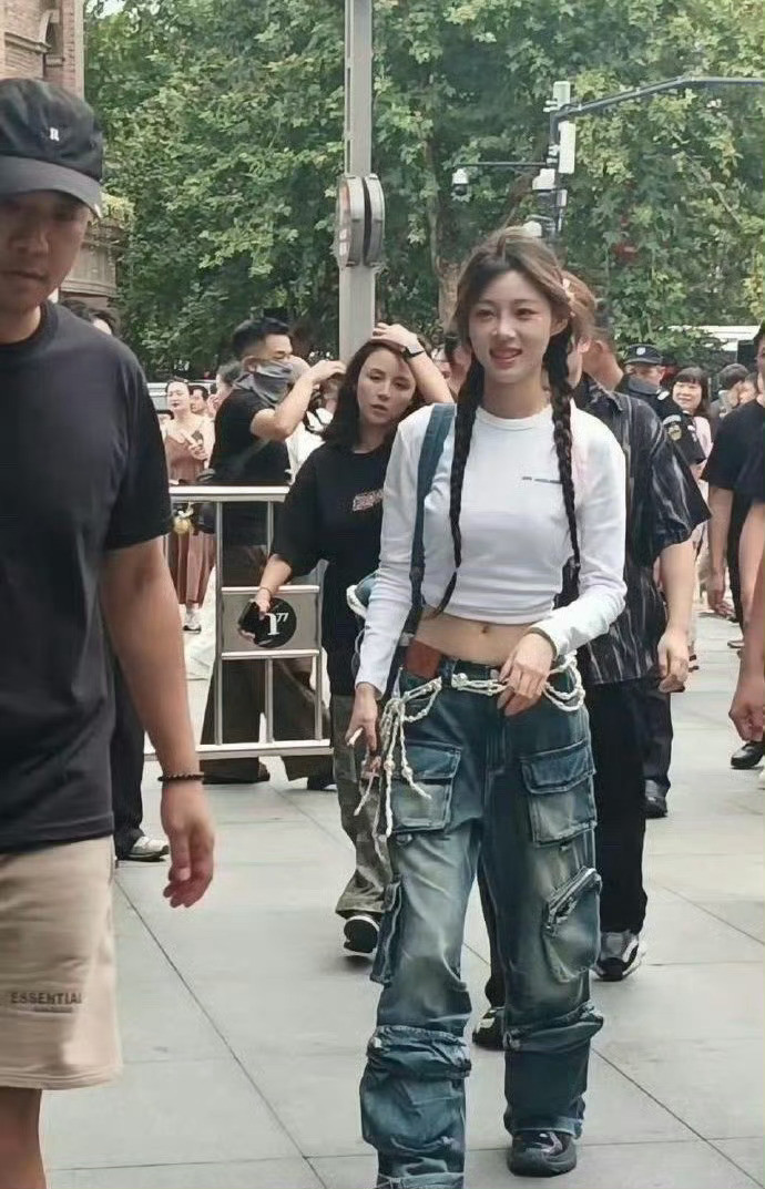 终于见到痞幼本人了，原来她长这样。