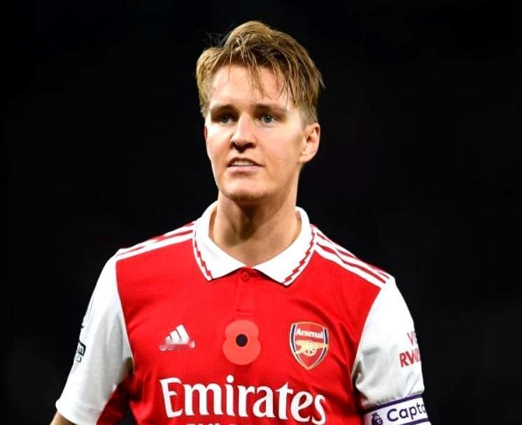 阿森纳这赛季能成，关键是有两套差不多的阵容！每个位置俩水平接近的人，替补跟主力没