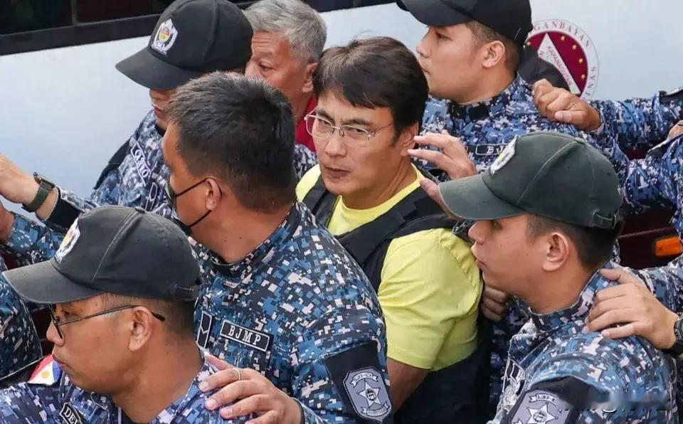 雷维拉估计这辈子后悔认识马科斯？他曾是马科斯的核心盟友，关系非常好，2025年6