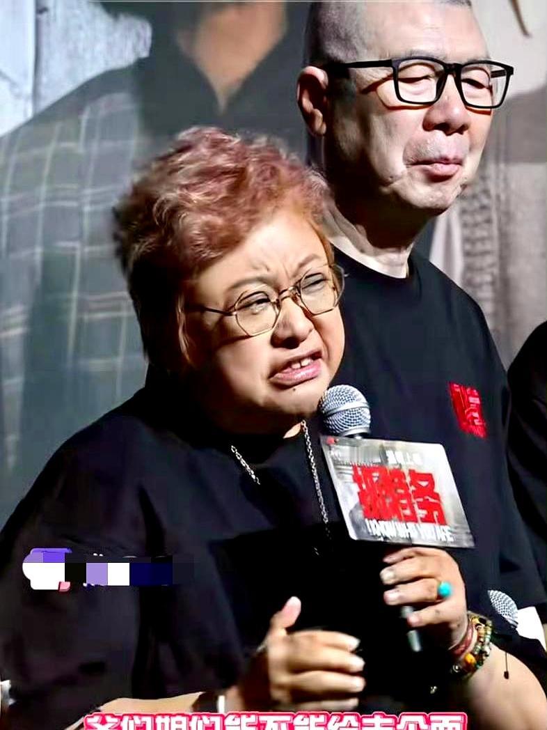 一个人再风光，最怕的不是输，而是不知道什么时候该下桌。冯小刚这事儿就是个很直白