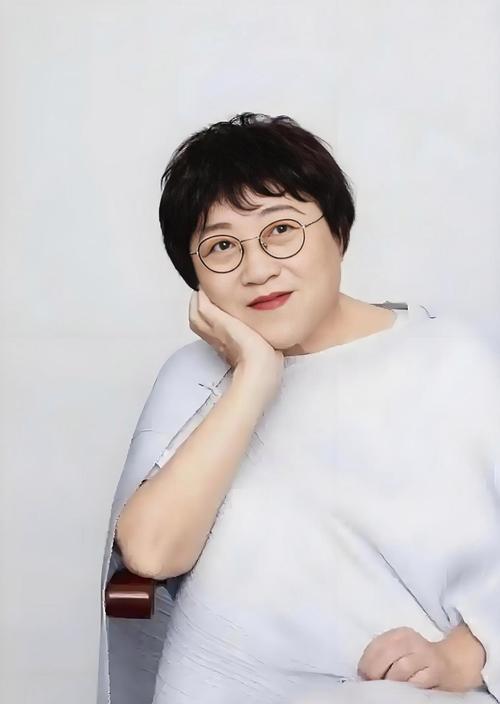 情感专家说：“两个人能不能发生关系，通常都是由女人决定的，只要这个女人她不同意