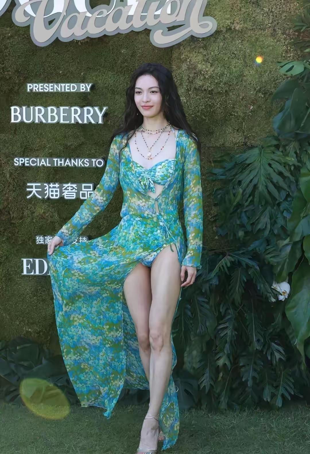 钟楚曦啊，你是真糊涂啊，凭借着《芳华》这部电影你已经跻身知名演员了。在娱乐