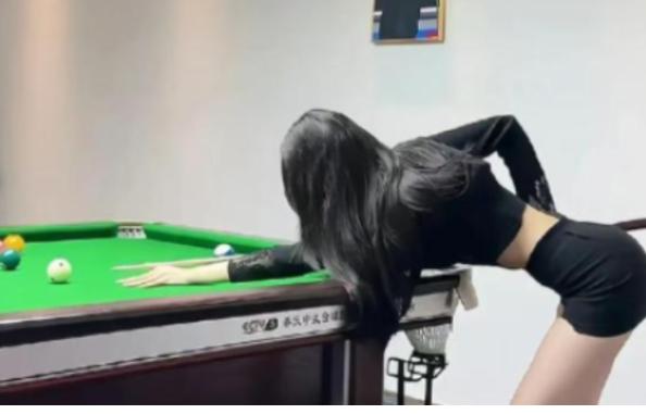 “白嫖上瘾了？”重庆，一男子点了一个美女教练陪自己打台球，打了整整一夜，早上付款