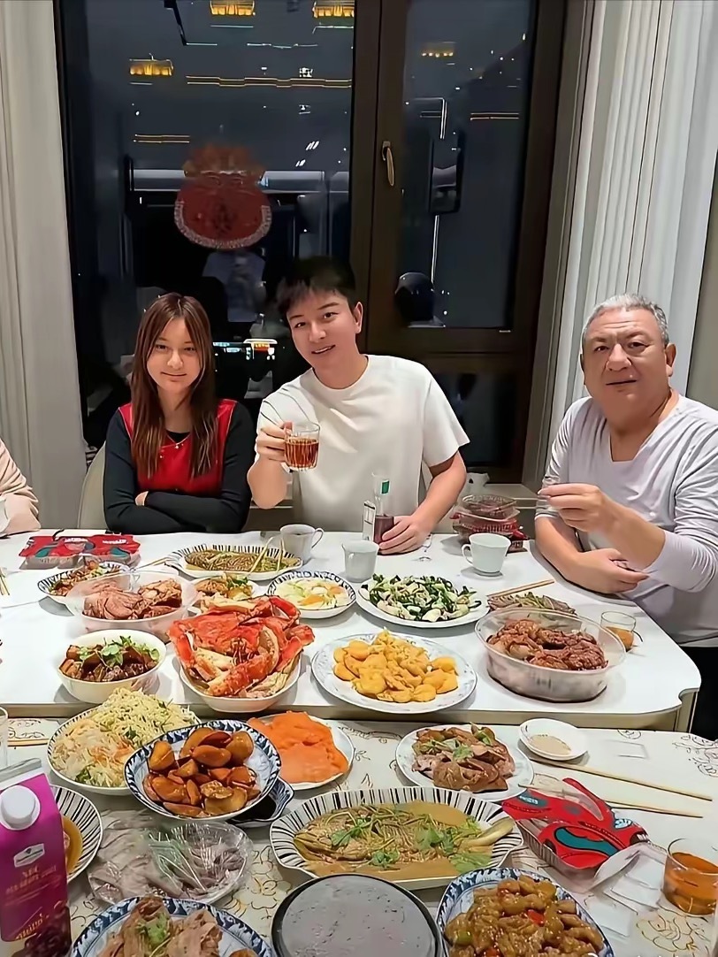 贾乃亮聚餐，放在浙江农村这桌菜什么水平