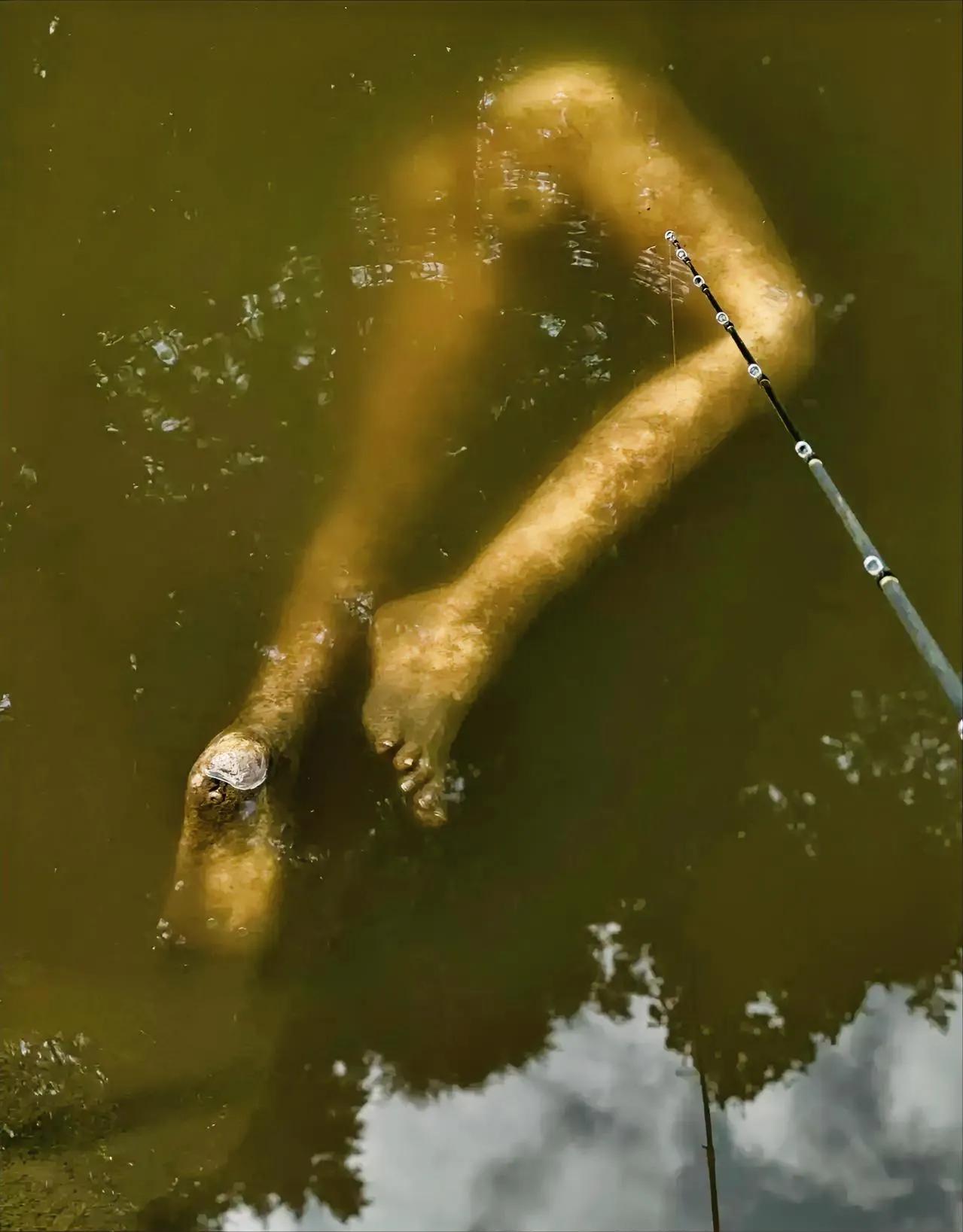 好吓人！😡淡定点，这是假人！喜欢夜钓和野钓的注意了，有时候的“咬钩”