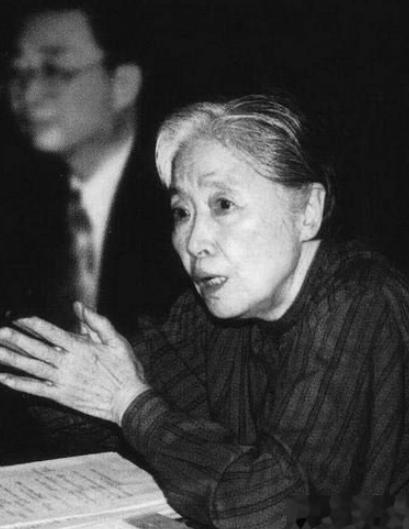 1978年，王光美迈出监狱大门，迎接自由，那一刻她万万没想到，第一个来探望的人竟