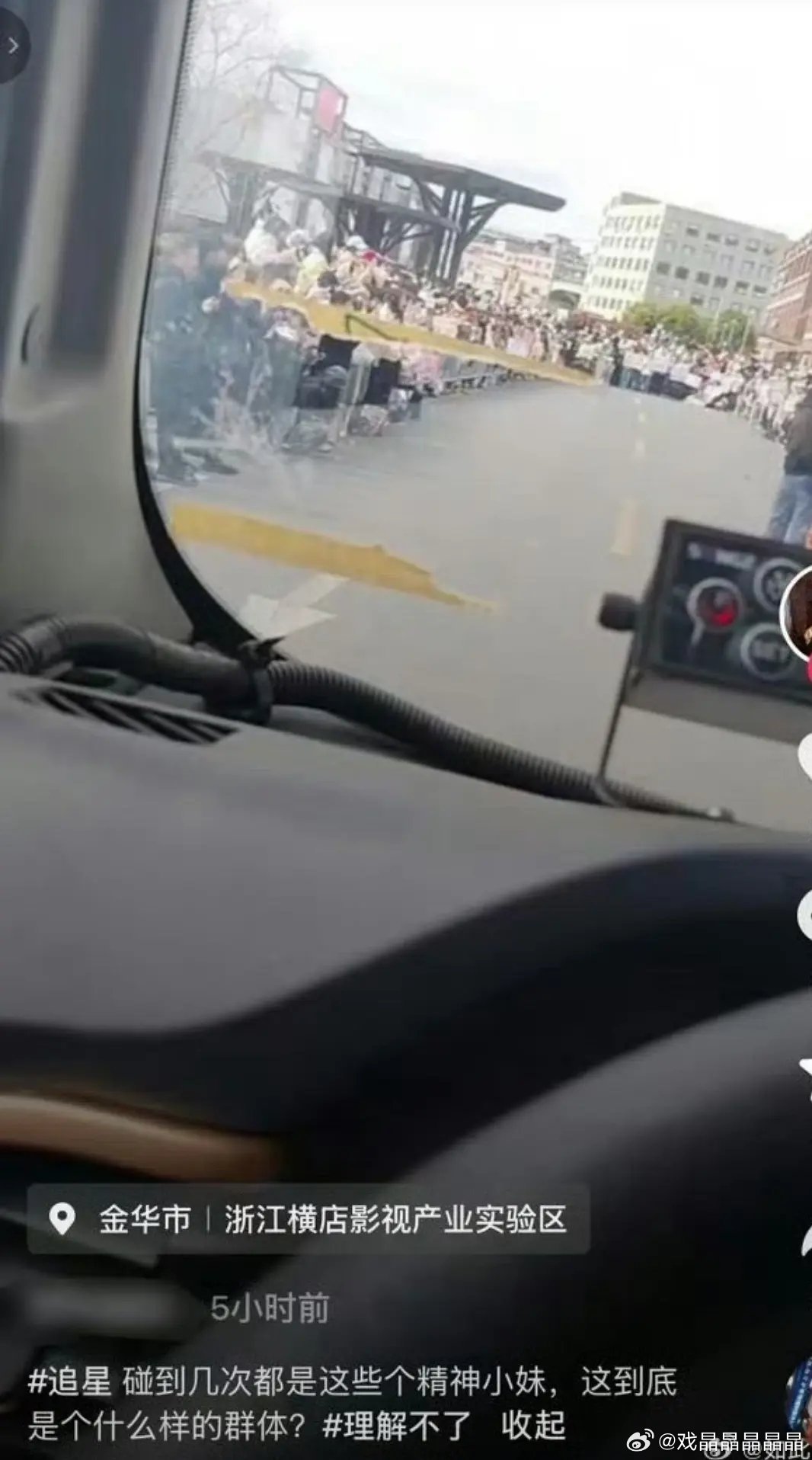 其它208都是直接开到门口进去的，就没见过哪个208每天还要走一大段路来展示自己