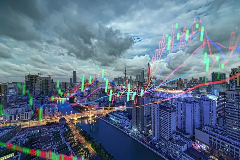 昨天和炒股二十多年的老炮儿吃饭，他一句话把我整明白了：“别天天盯着K线，那是