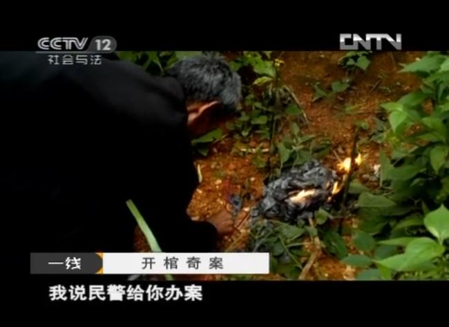 “不可思议！”安徽某派出所，一位19岁男孩走了进来：“我要举报我的亲妈和继父，他