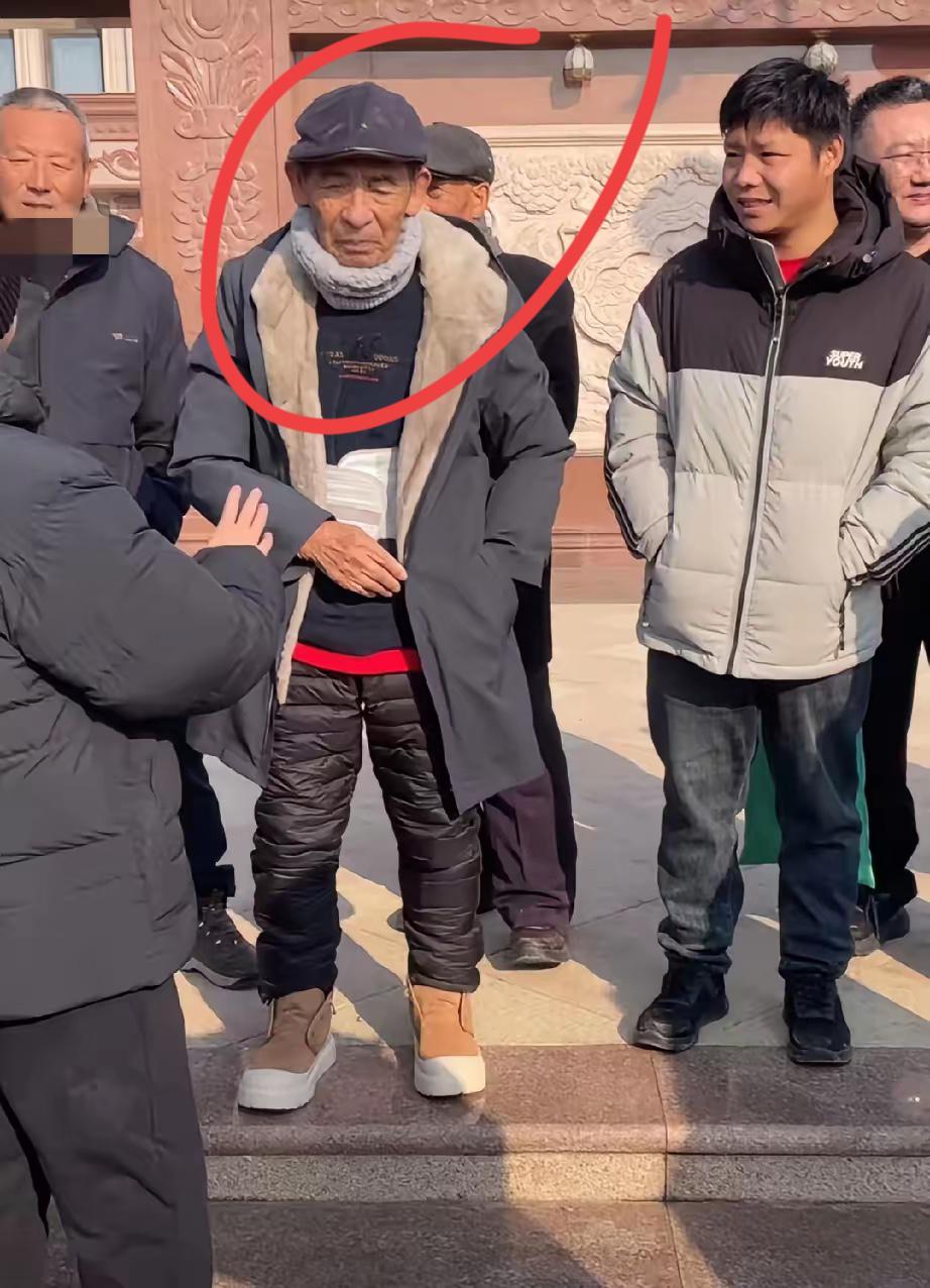 刘强东爸爸这个年纪，还是这么有气质