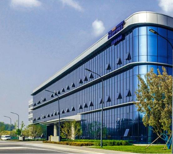 又出两名内鬼！2025年8月13日报道，国产半导体被外部势力层层封锁的当下，仍有