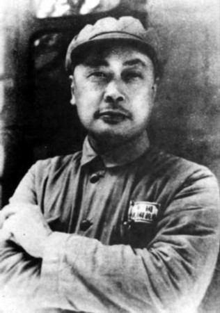 1937年，陈宏被捕，供出了陈毅，敌人设计诱骗陈毅下山，陈毅下山时，因口渴向少妇