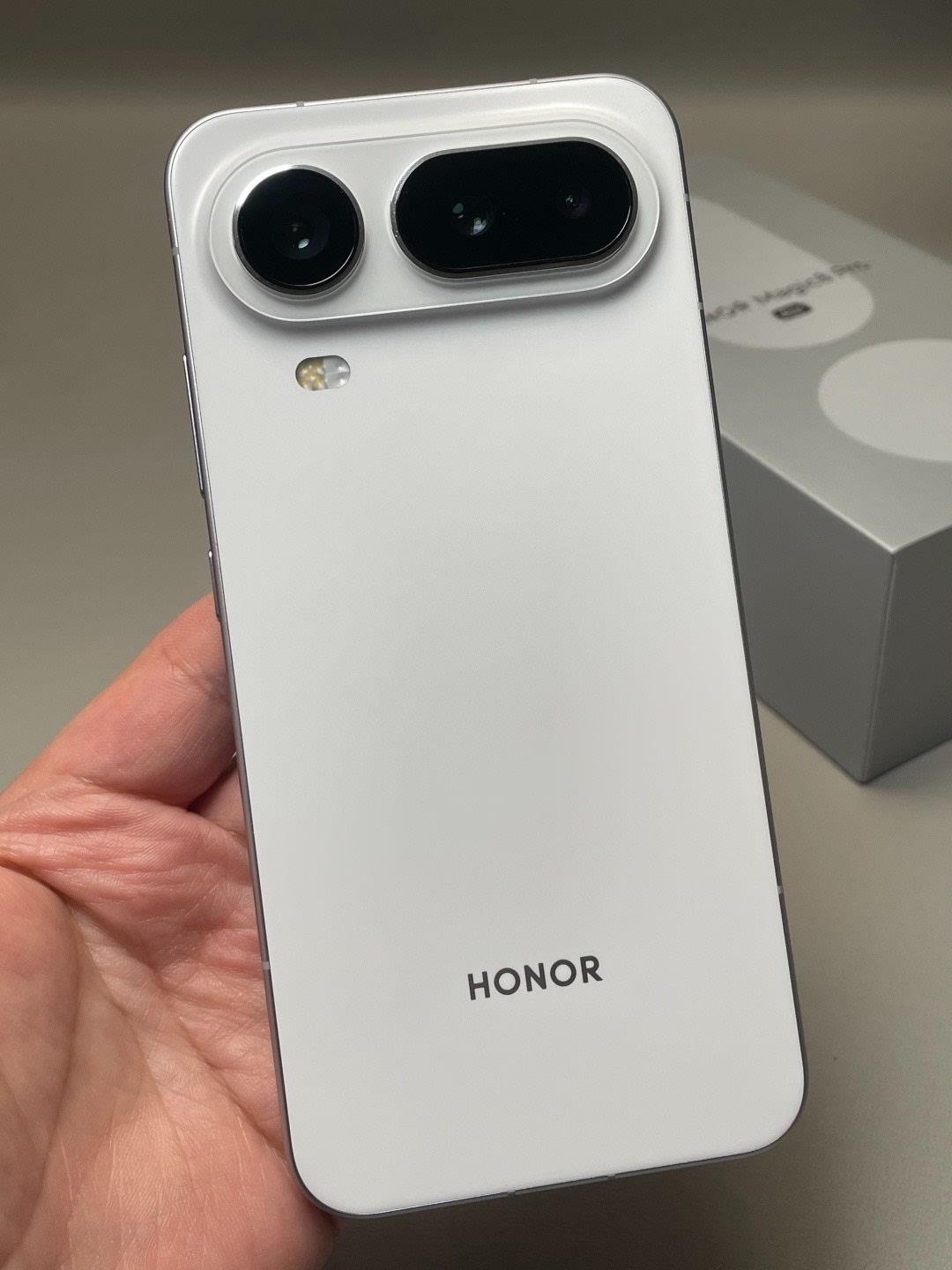 荣耀Magic8ProAir终于让我找到轻薄党本命机的感觉了了！告别半斤