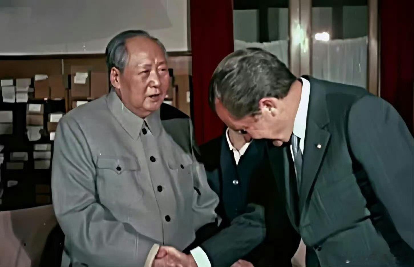 帝国主义为什么打心里服他，敬他？​曾经给大家介绍过毛主席常用的一个方法：“阶级分