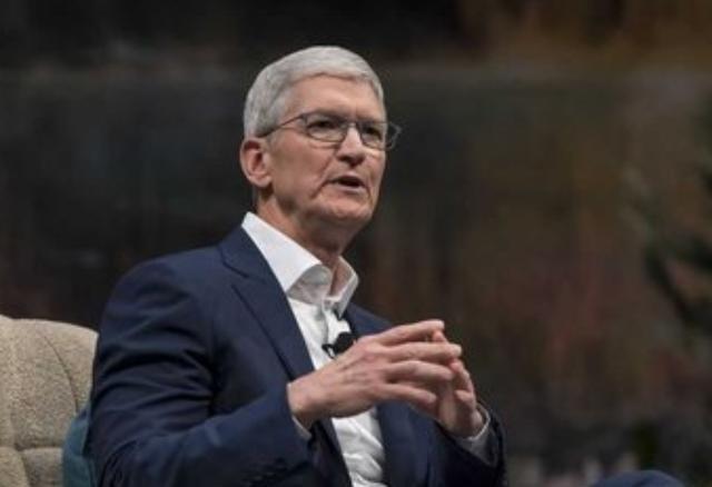 美国慌了？苹果CEO库克抛出惊人言论，振聋发聩！他说：“我们死守中国制造，不是因