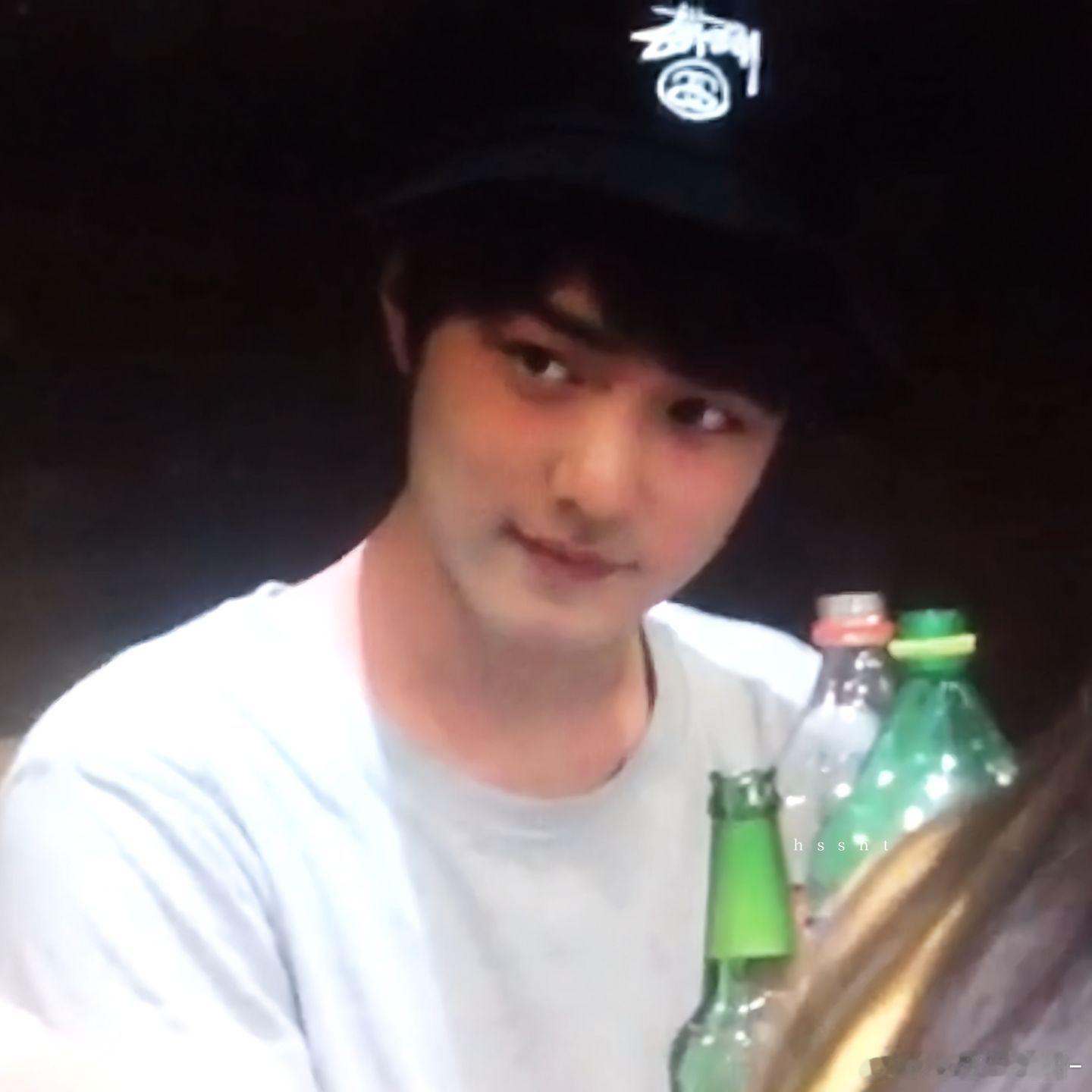 感觉可以趁肖战喝醉把他拐回家🤤🤲🏻​​​