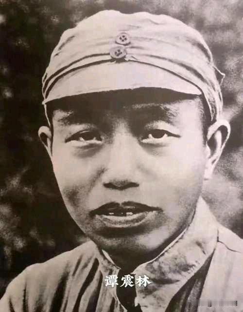 1941年，谭震林看完电报，脸色煞白，冲进译电室怒拍桌子：“重译！这绝不可能！”