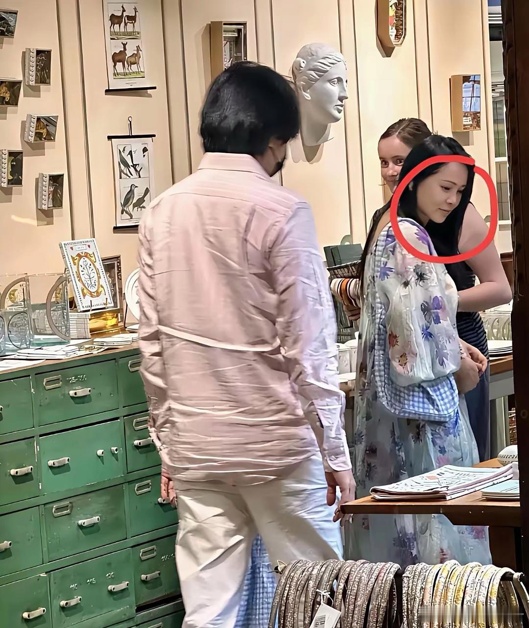 完全明白秦昊为什么这么爱伊能静了从伊能静说的话就明白了他们结婚后，秦昊都准备为了