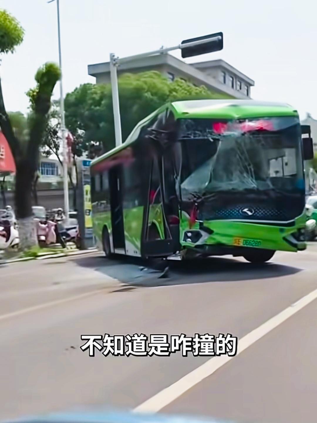 6月2号上午10点左右，安徽马鞍山那边出了个大车祸。网上传了好几段视频，看得人又