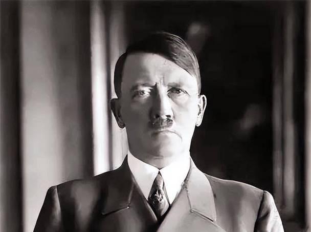 很多人以为希特勒战败，是单纯打不过美苏联军，其实真正崩盘根源，全是他自己一步步犯