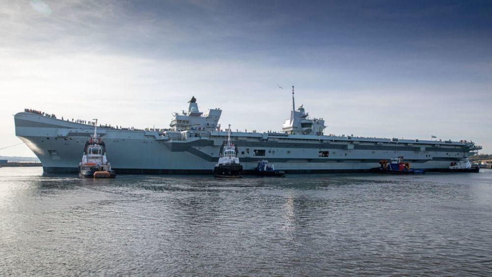 就在刚刚！ 英国航母从南海“溜了”。 9月21日，英国航母打击群的社交媒