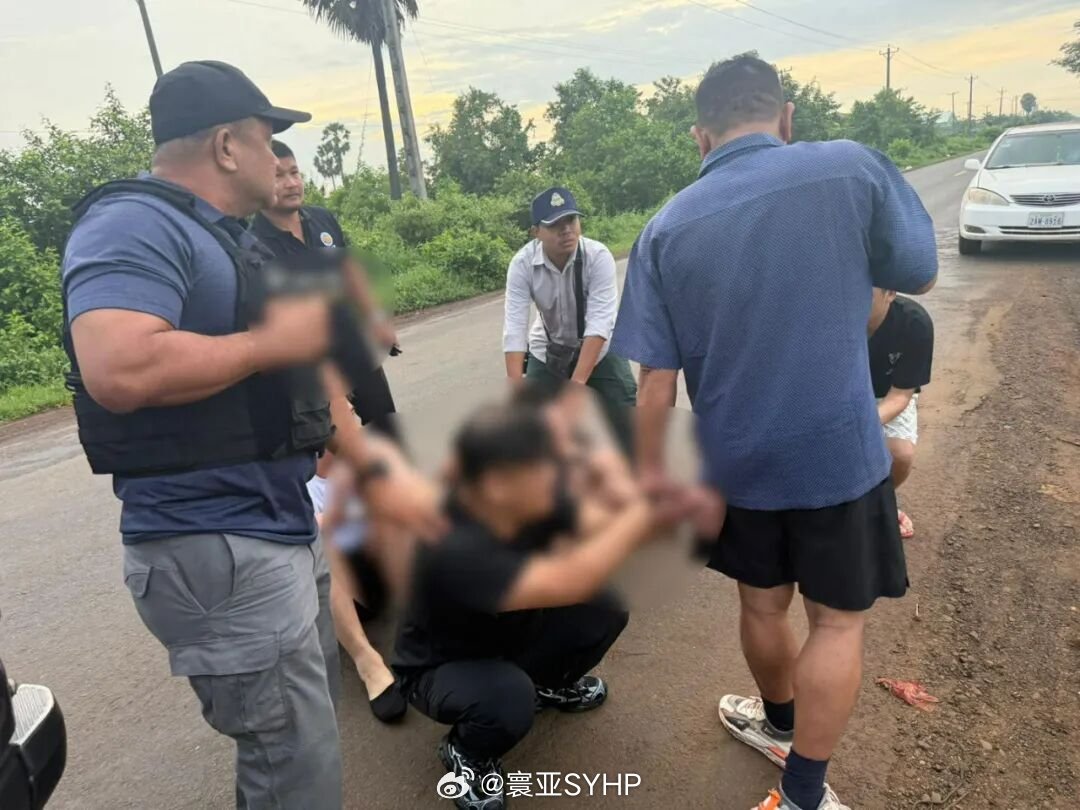 柬埔寨西港绑架案4名中国人被抓9月17日凌晨，在柬埔寨西港一伙中国籍男子在一家