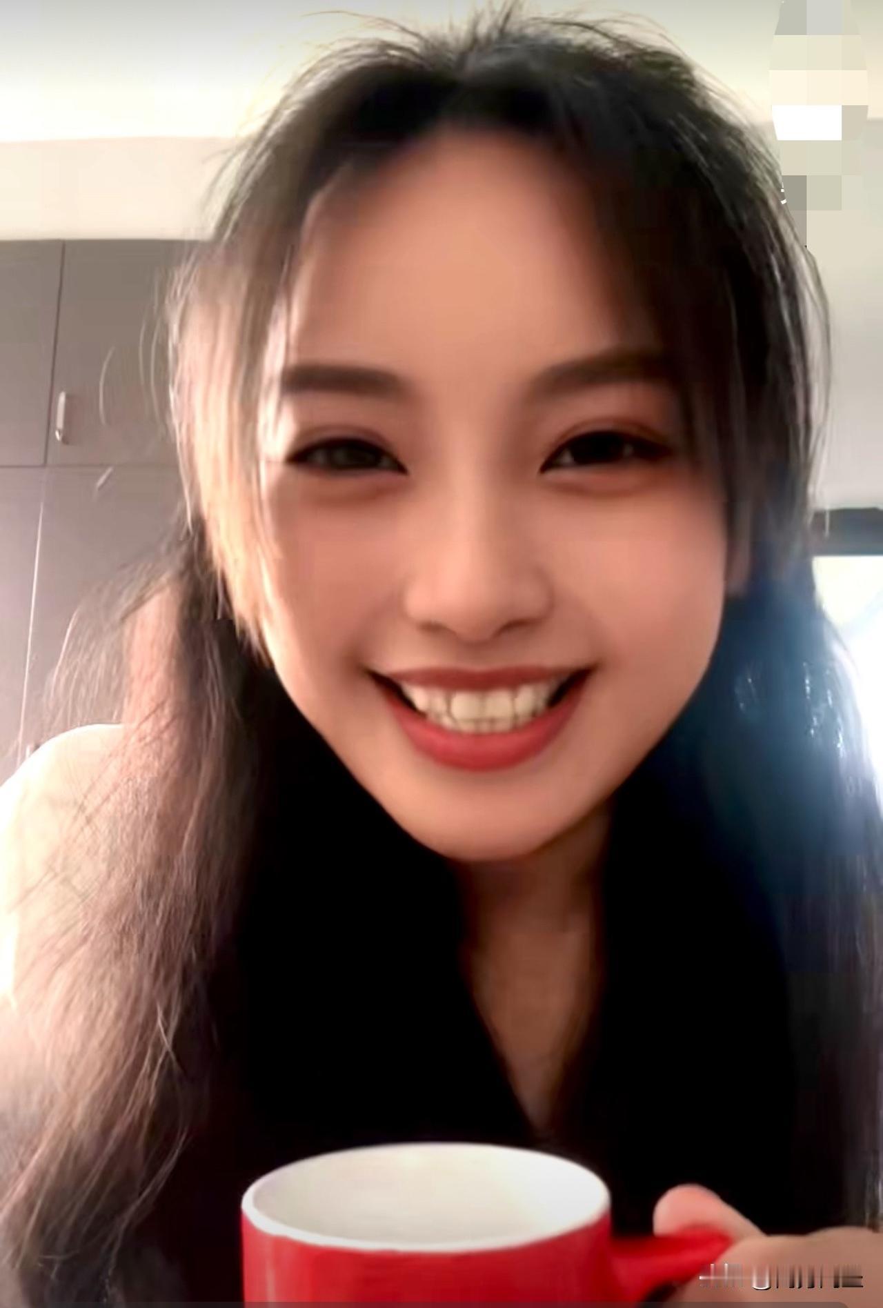 我的种植牙用时六个多月才算是彻底完成了所有流程。目前已经使用了两个多月。我的牙