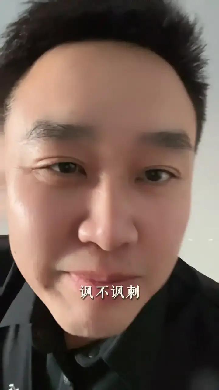 别再骂姜昆美国唱《我的祖国》了——问题根本不在“爱国表演”，而在我们太信“表演爱