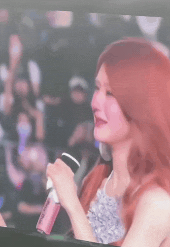 赵露思又哭了，17岁的她进入娱乐圈，从来没有幻想自己成为女一，却当上了女一，但又