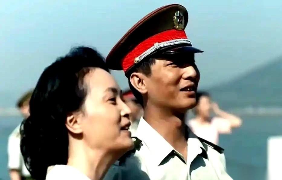 刷了N遍《父母爱情》，才咂摸出那个最扎心的细节。江司令家的三个娃，当了一辈子兵