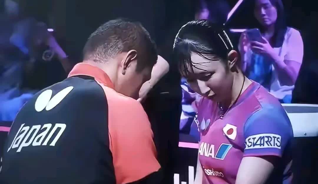 姜还是老的辣，早田希娜很聪明，决胜局张本美和开局领先，气势正旺，突然来