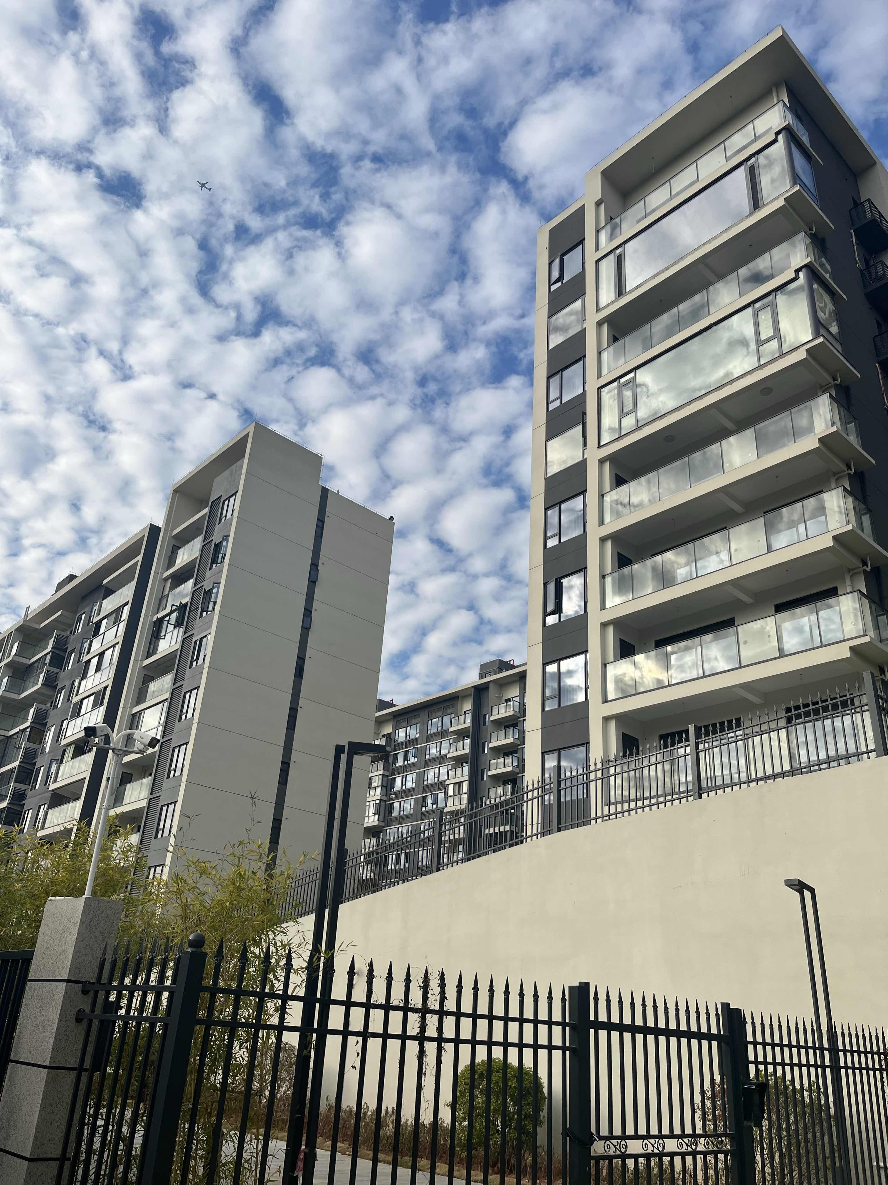 突发！天河房价“腰斩”？限购放开竟成降温信号？风暴来得比天气更猛！广...