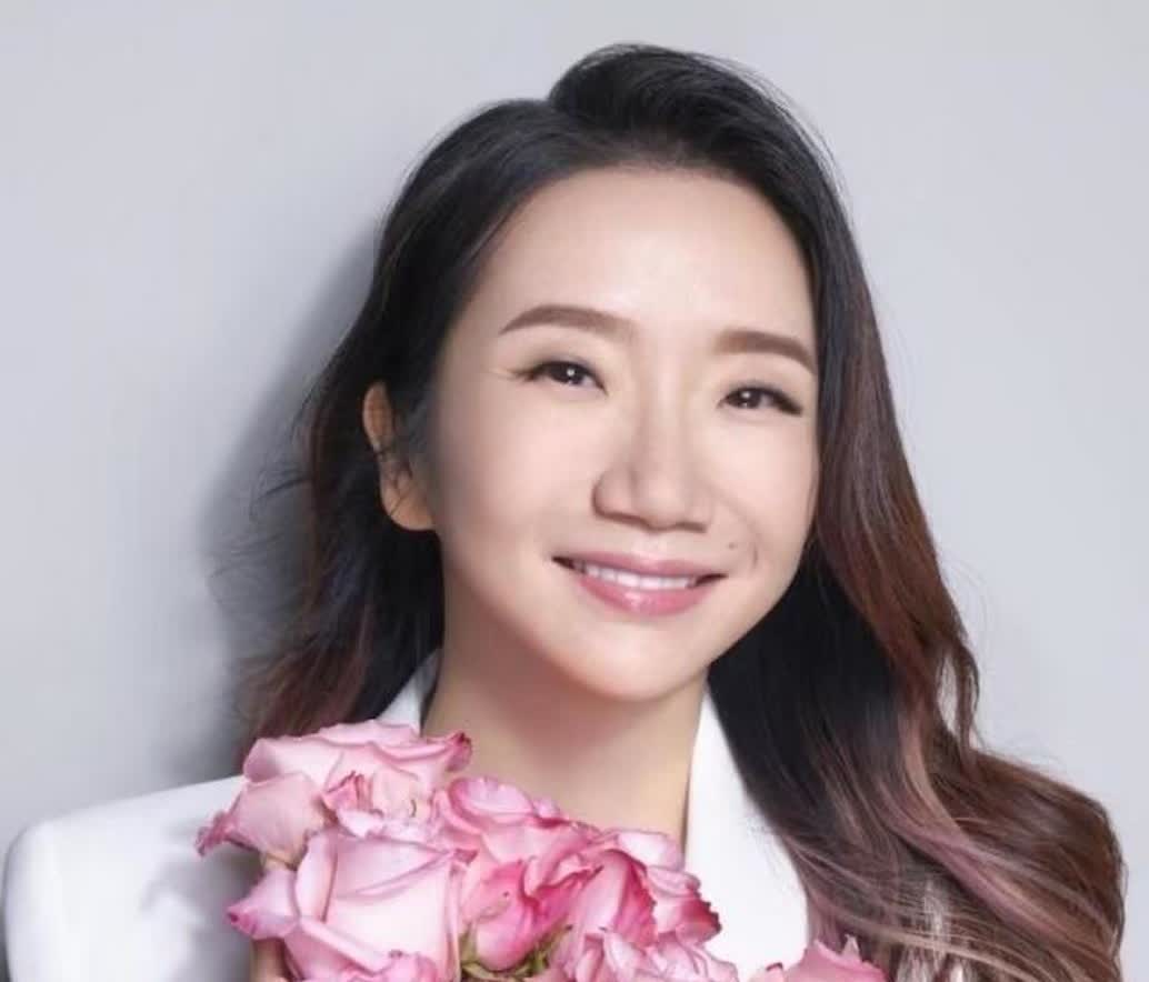 陶晶莹，该怎么说你呢？确实不太聪明的样子！你说你早不来晚不来，恰恰要在其