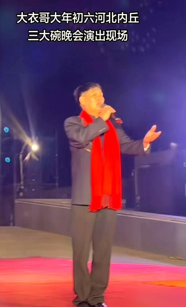 大衣哥朱之文砸百万给女儿陪嫁，结果新郎官全程黑着个脸，这葫芦里到底卖的什么药？