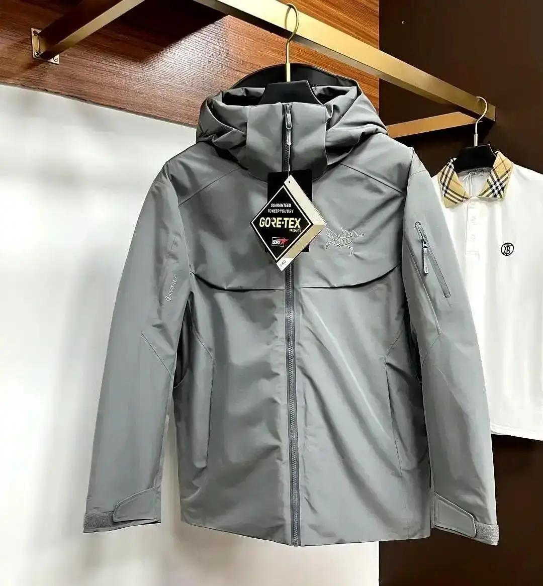 始祖鸟Macai新款1万2一件，门店刚上货就断码。我上周去三里屯，排队俩小时只