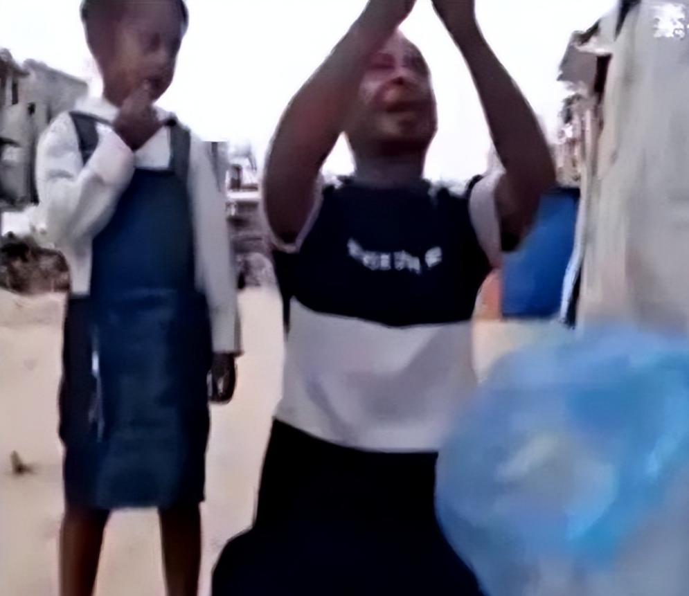 没想到宗教的影响竟然那么强大！许多中东难民，拿到中国千辛万苦送去的救援物资，