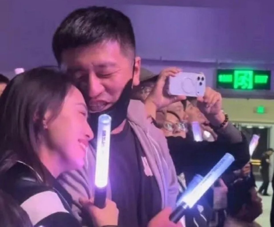 张雪峰妻子曝张雪峰立过遗嘱了曝张雪峰遗产由女儿单独继承遗产全部给女儿单独继承了