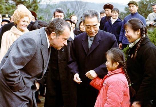 老照片欣赏：1972年2月美国总统尼克松首次访华！2月26日，尼克松在周总理