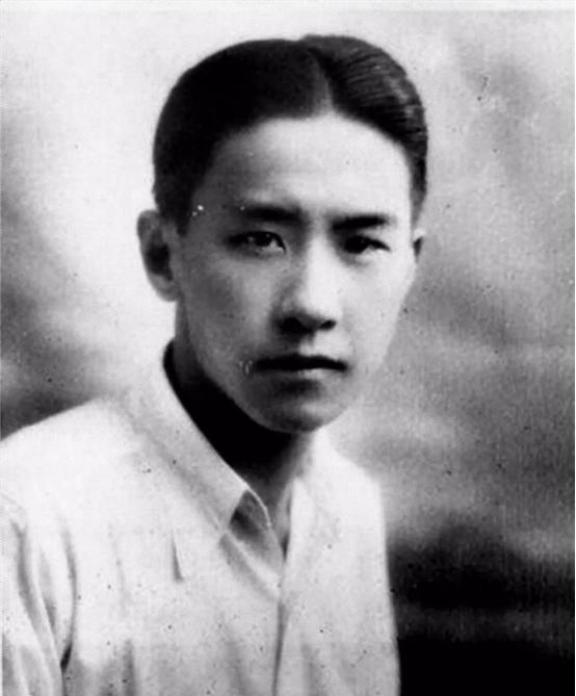 1907年，72岁慈禧看上袁世凯的17岁儿子袁克文。她问袁世凯愿不愿意把儿子留给