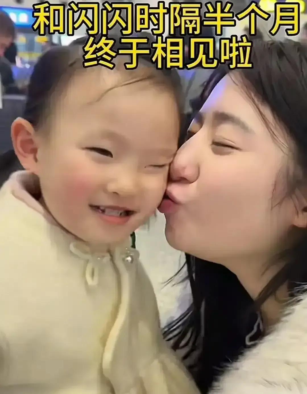 黄一鸣在杭州东站举着闪闪的名牌哭得比孩子还响，镜头怼脸拍她睫毛上的泪珠，我隔着屏