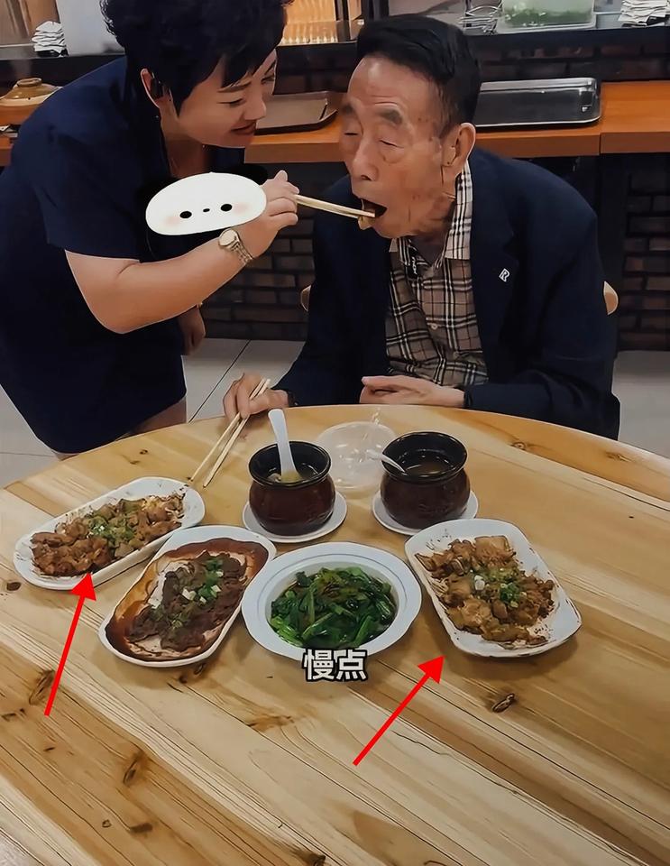 杨少华老爷子生前最后一顿饭吃了一口干蒸排骨吃过或做过这道菜的都知道，吃干蒸